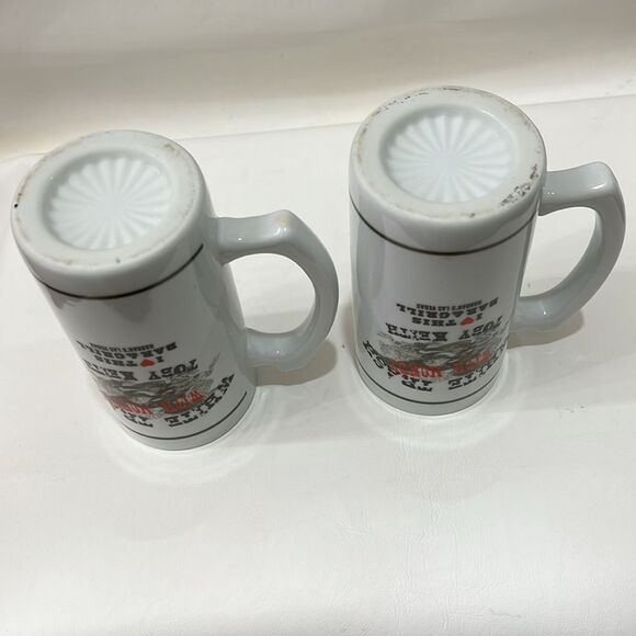 Toby Keith 12 Oz Mugs White Trash With Money Harrahs Las Vegas Set 2 White Black - Picture 6 of 6